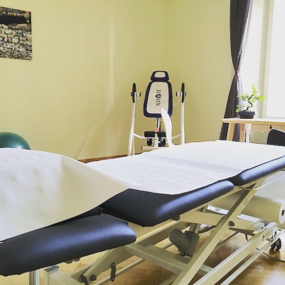 Image de la salle d'ostéopathie au centre ChiroSphere à Neuchâtel